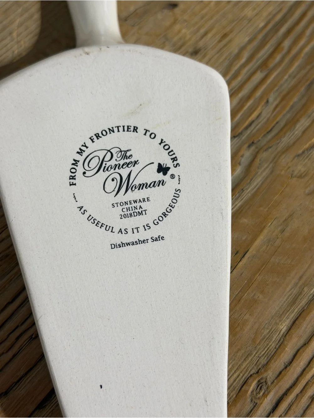 Pioneer Woman Ceramic Pie Server from Class Charm Collection